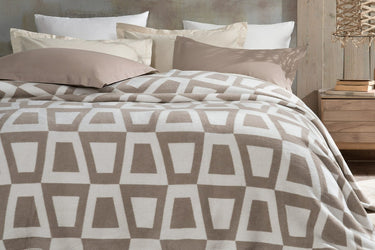 Nario Pamut Pléd ekrü ágyon