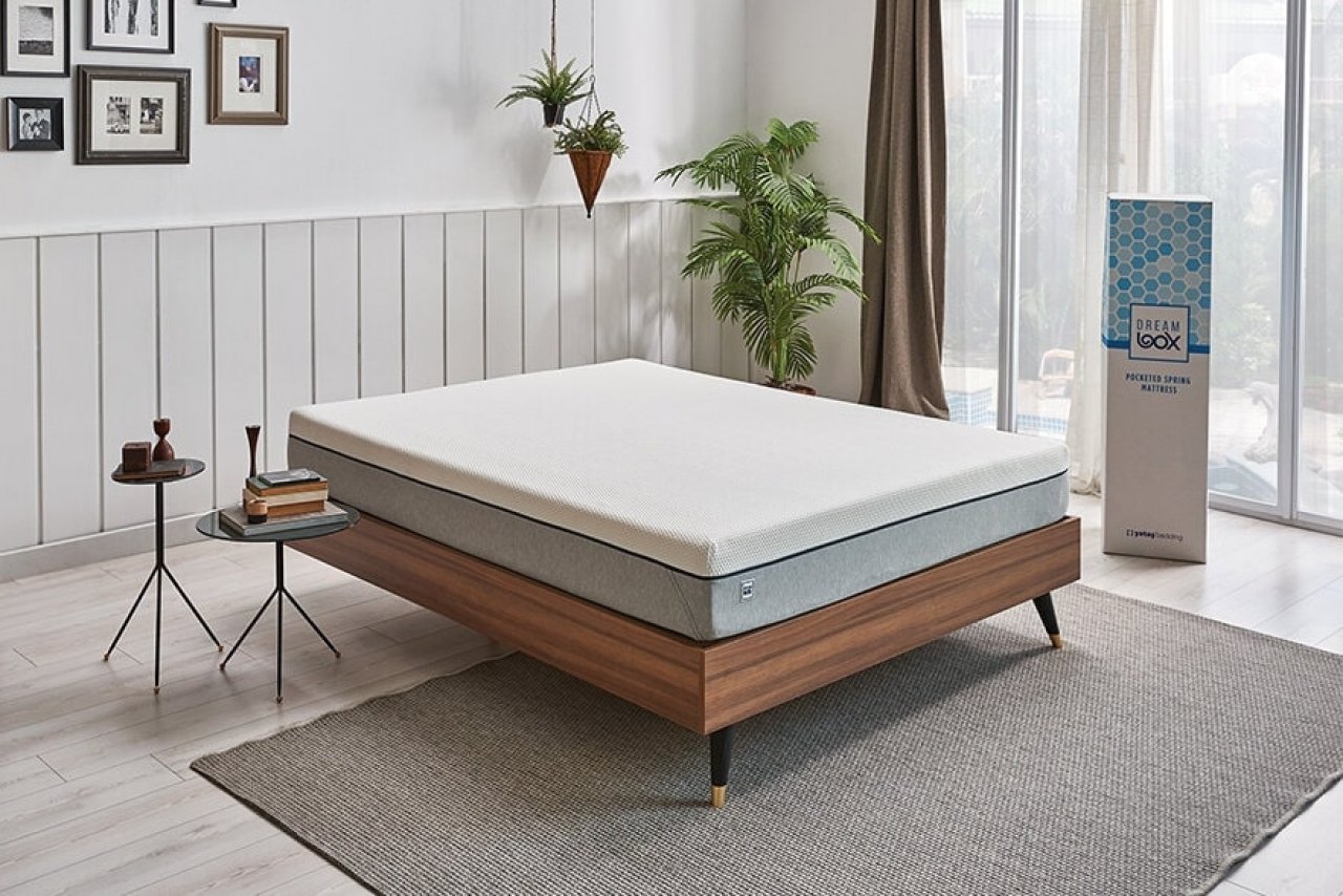 Dream Box Air táskarugós matrac ágyon