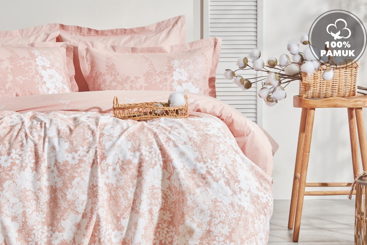 Andressa Ranforce Ágynemű Garnitúra ágyon rózsaszín