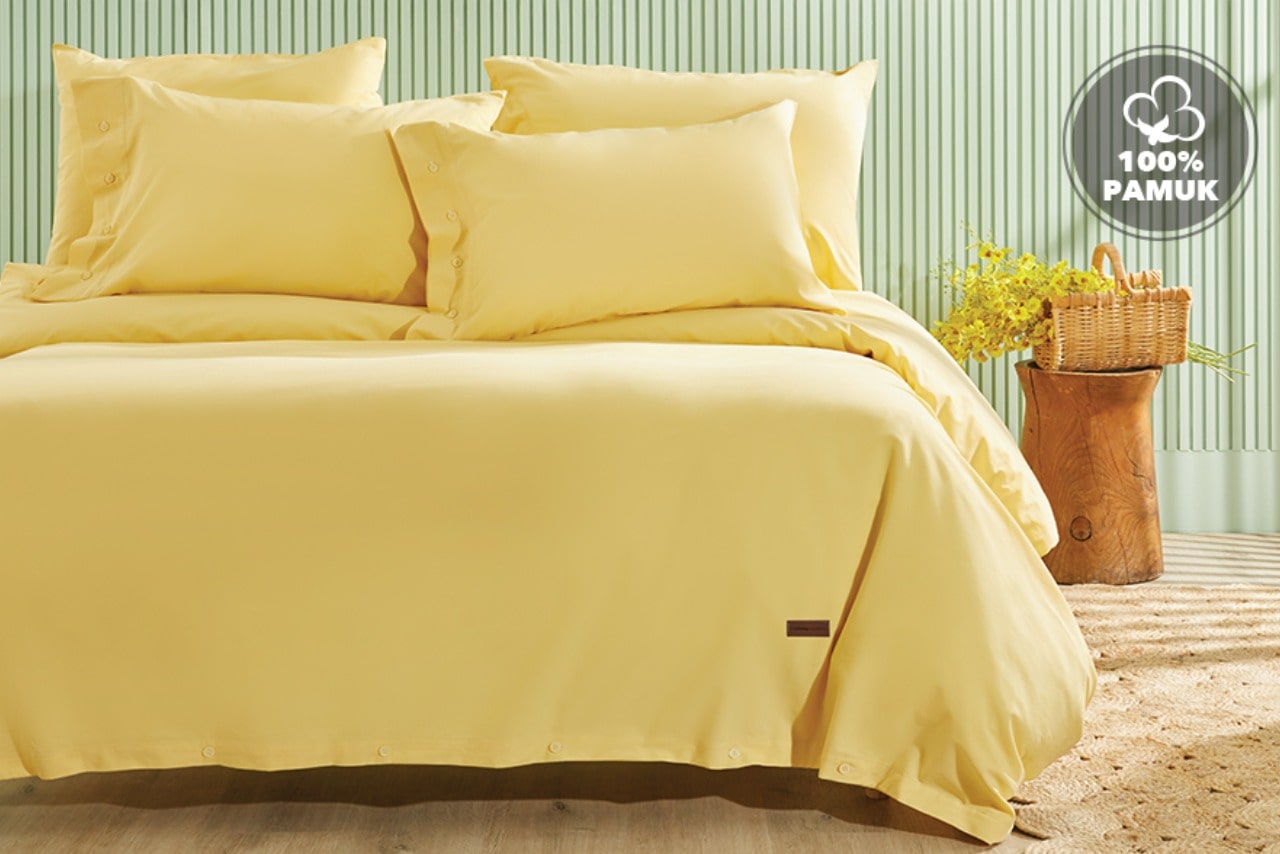 Plain Ranforce Ágynemű Garnitúra ágyon sárga