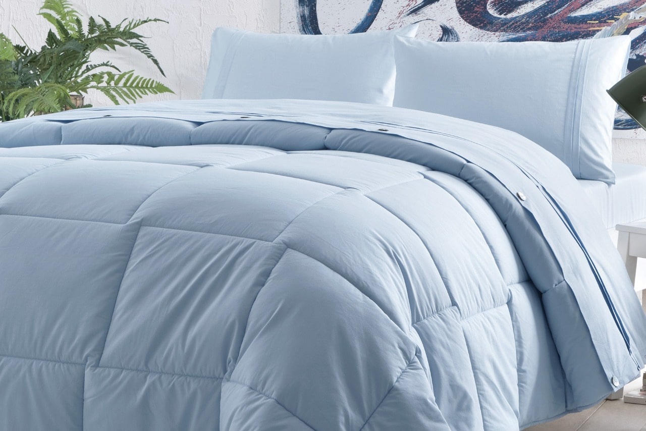 Basic Alvásszett ágyon közel kék