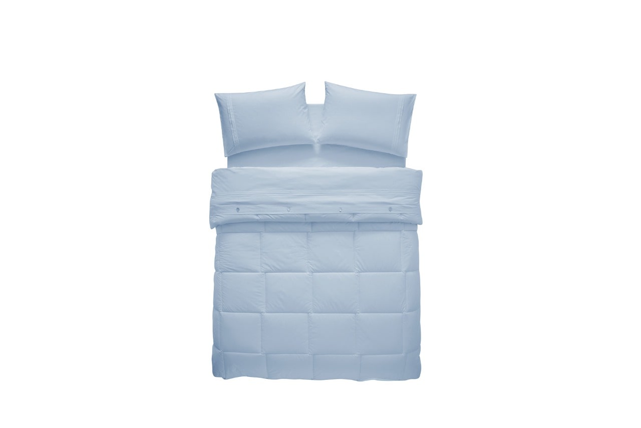 Basic Alvásszett fehér háttérben kék