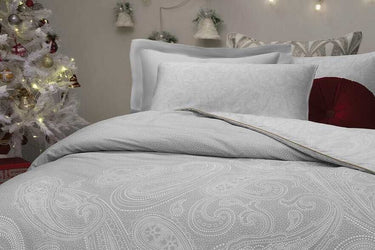 Zena ranforce ágynemû-garnitúra ágyon közelrõl